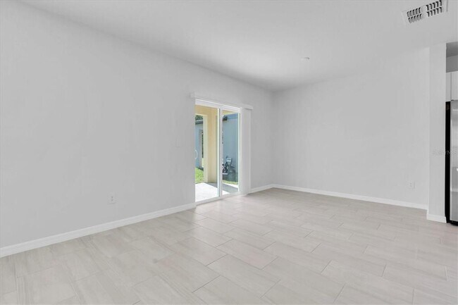 Building Photo - 17594 Pleasantview Blvd