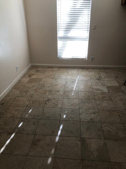 Building Photo - 5203 Caliente St