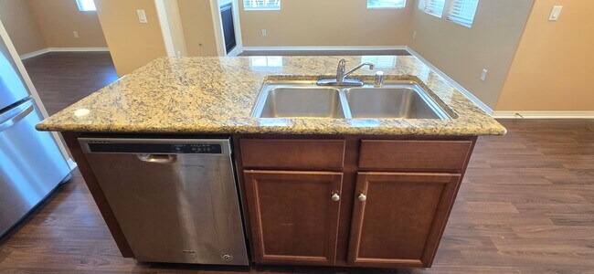 Building Photo - Beautifully maintained 2-bedroom, 2.5-bath with Loft • 1,504 sqft & 2-car garage.