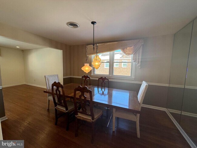 Building Photo - 240 Sweetbriar Cir