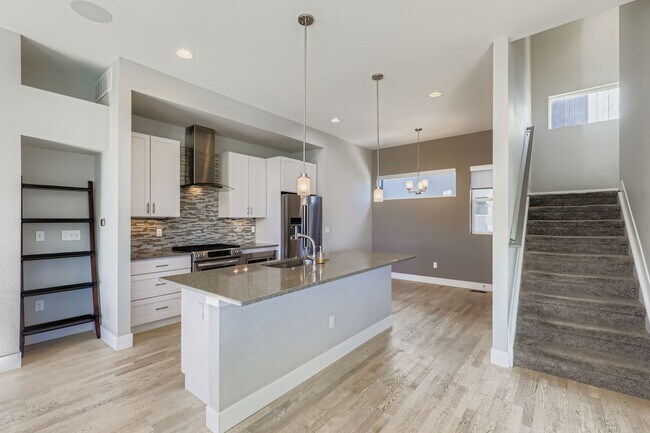 Building Photo - 2851 W 21st Ave