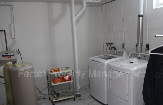 Building Photo - 101 Heather Ln