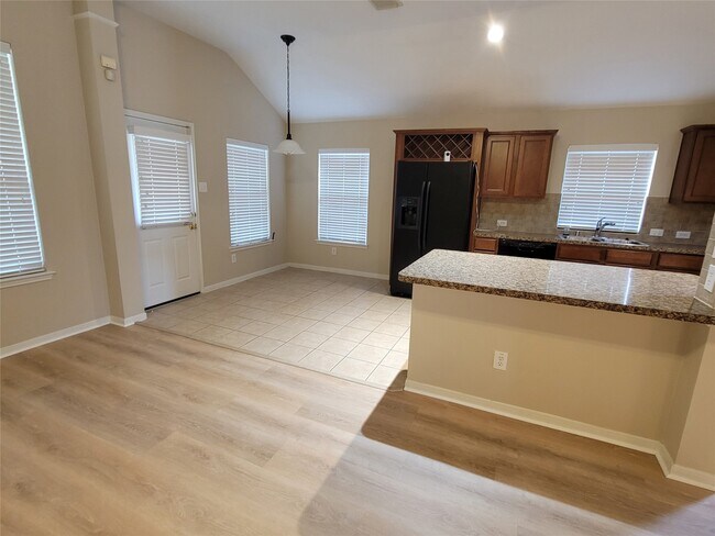 Building Photo - 15126 Summer Sunset Dr