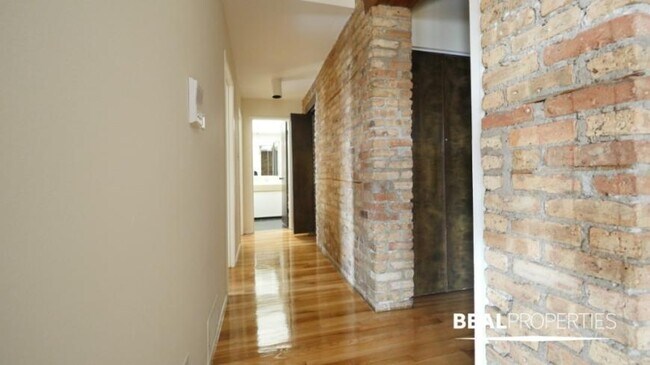Building Photo - 1 bedroom in CHICAGO IL 60657