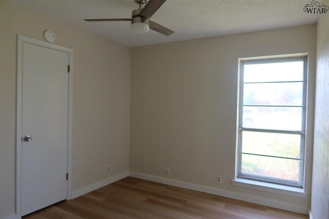 Building Photo - 2314 Randolph Dr