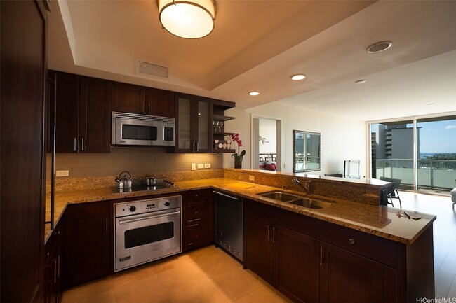 Building Photo - 1551 Ala Wai Blvd