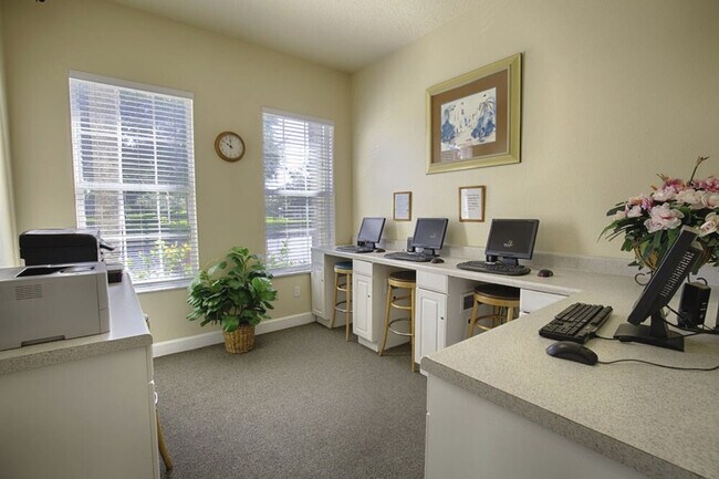 Building Photo - 2314 Silver Palm Dr