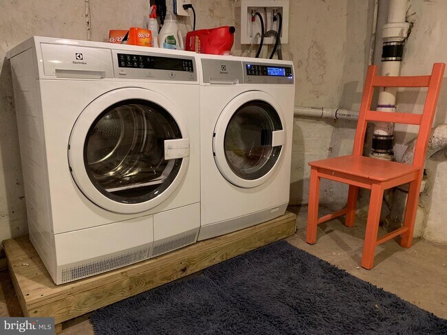 Building Photo - 1813 Wiltberger St NW