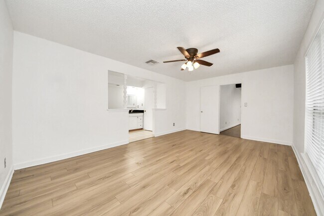 Building Photo - 6230 Grandvale Dr