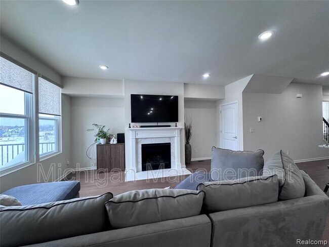 Building Photo - 1434 Superior Dr