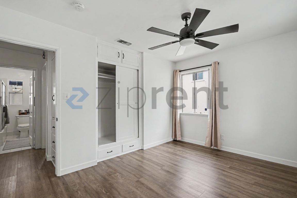 Building Photo - Unit