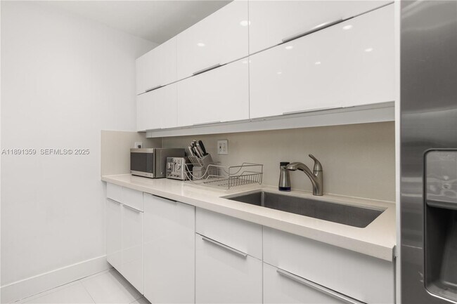 Building Photo - 101 Crandon Blvd