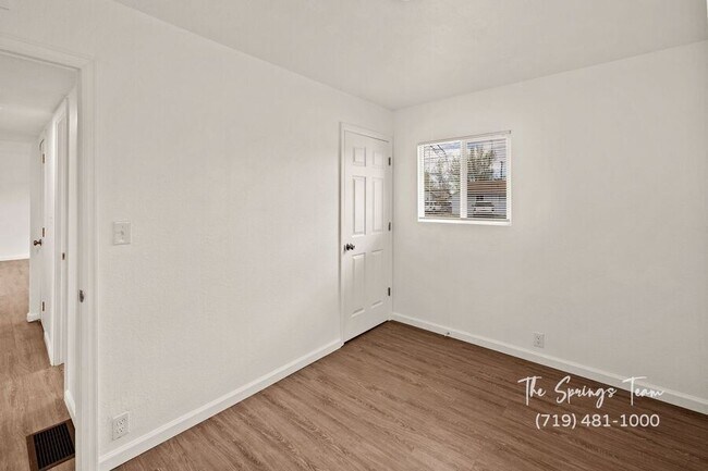 Building Photo - 1216 Pando Ave