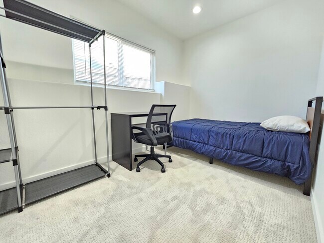 Building Photo - 4264 S Halifax Way