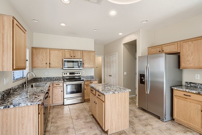 Building Photo - COMING SOON.  Pets Welcome. Turf backyard. Quiet cul-de-sac lot. Bonus Room/loft. 3 blocks to awa...