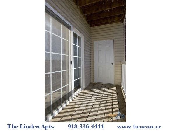 Building Photo - 812 E 8th St