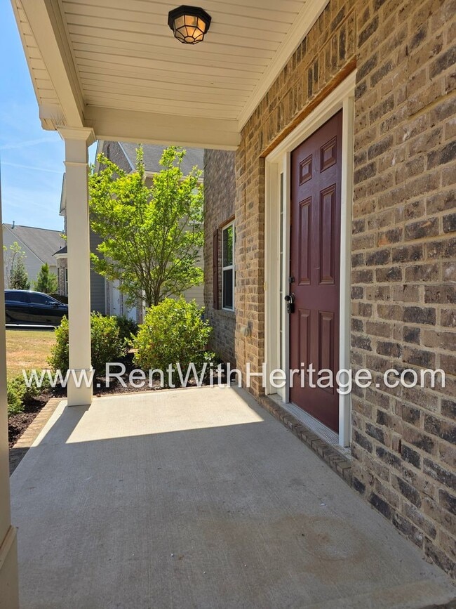 Building Photo - ABSOLUTELY BEAUTIFUL 5 BEDROOM/ 4.5 BATH HOME YOU DONT WANT TO MISS.
