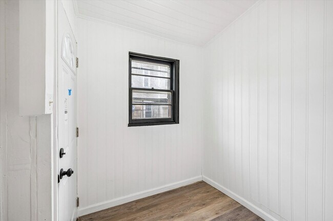 Building Photo - 427 N Redfield St