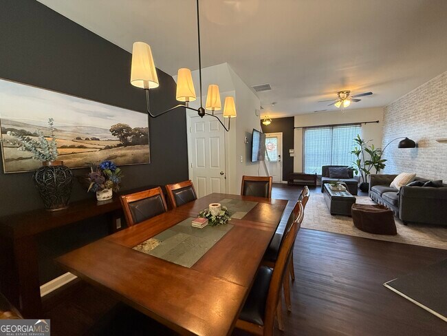 Building Photo - 1524 Cove Creek Cir