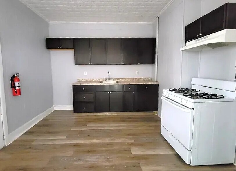 Primary Photo - 597 15th Ave