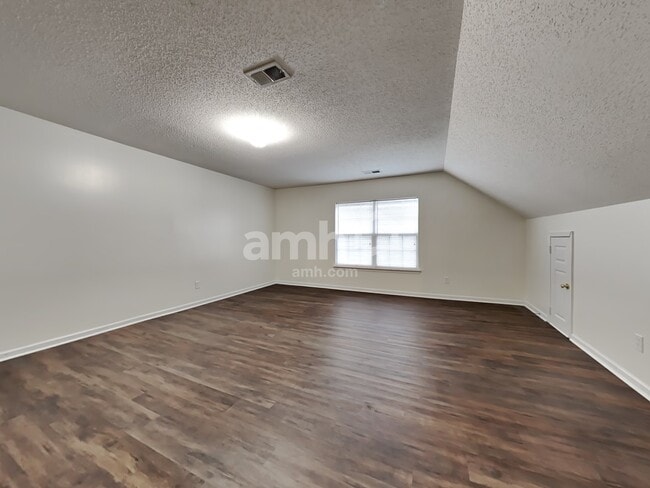 Building Photo - 425 Green Park Ln