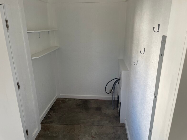 Building Photo - 305 Duncan St