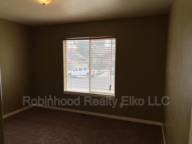 Building Photo - 214 Brookwood Dr
