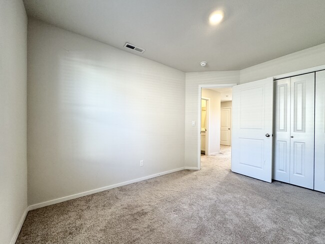 Building Photo - 914 N 18th Ave