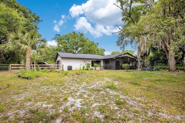Building Photo - 3636 Lake Buynak Rd