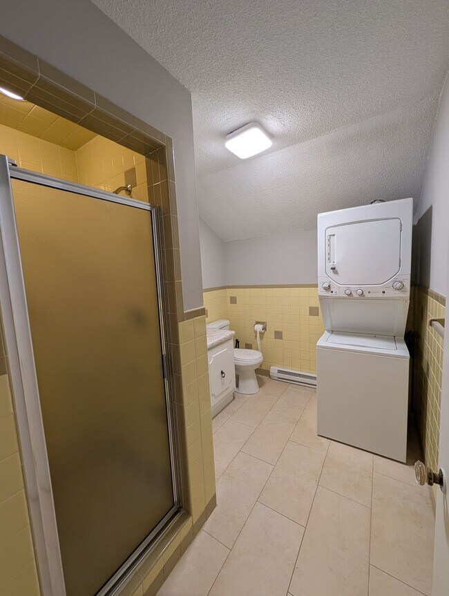 Building Photo - 240 S Main St