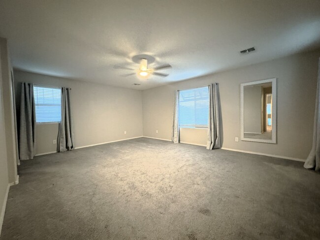 Building Photo - 3 BEDROOM HOME WITH COMMUNITY POOL, ATTACH...