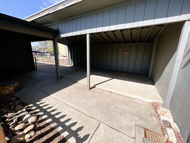 Building Photo - Lovely Home in Chafee Park Ready to Go!
