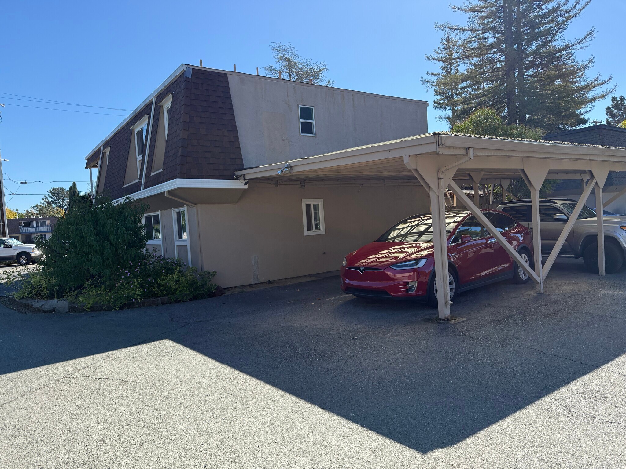 Building Photo - 789 S Freeway Dr