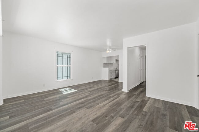 Building Photo - 8708 Sherwood Dr