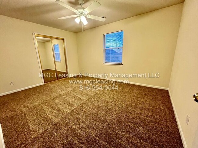 Building Photo - This spacious townhome is ready for you to...