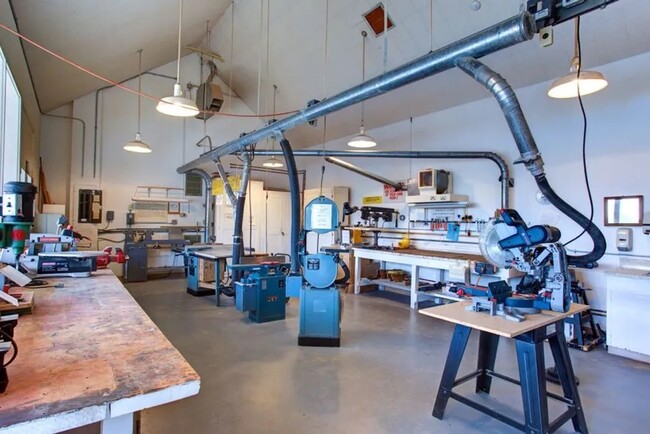 Woodworking shop - 3357 Walnut Pl NW