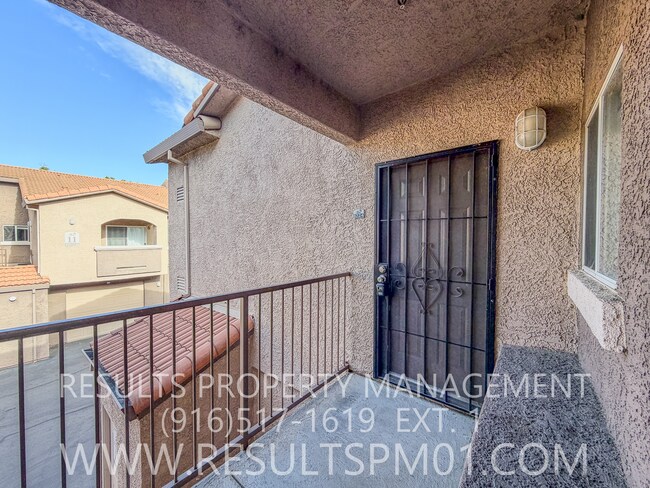 Building Photo - Spacious One Bedroom located in the Villas at Diamond Creek