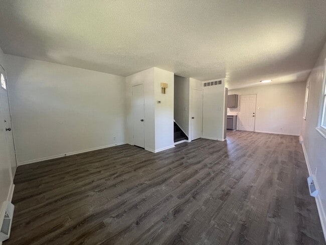 Building Photo - 2401-2403-2403 Calico Ln