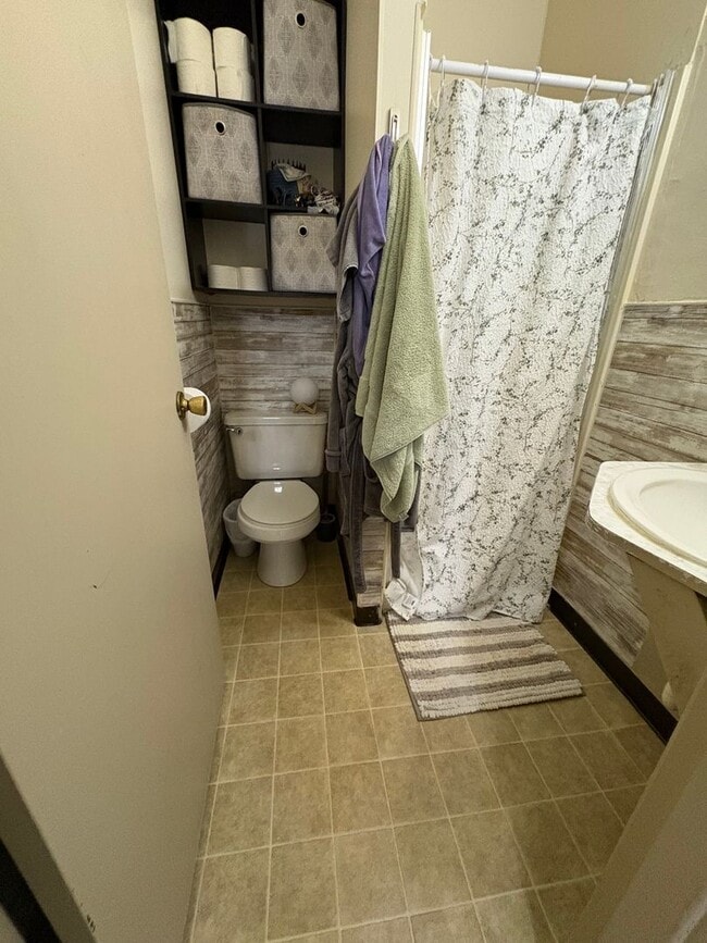 Building Photo - 1129 Main St