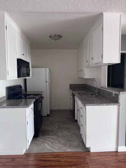 Building Photo - 215 N Belmont St