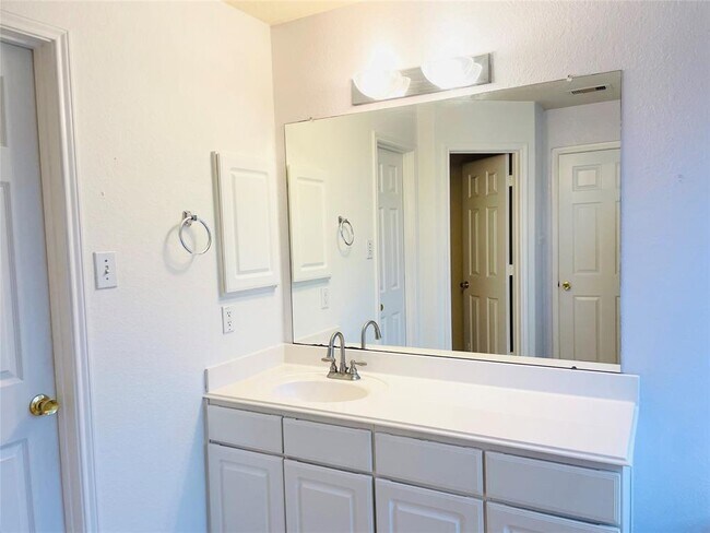 Building Photo - 19310 Hillside Springs Cir