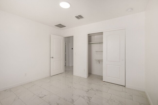 Building Photo - One Of A Kind Home For Rent In Buckeye!
