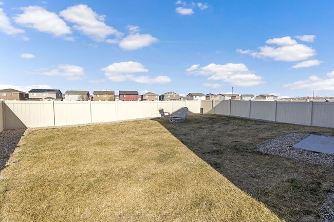 Building Photo - Spacious 3 Bed in Ventana – Open Layout, Fenced Backyard, Community Pool & Gym