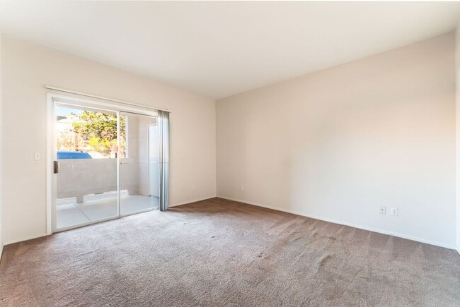 Building Photo - Spacious Updated 2-Bedroom Condo in Gated Community!