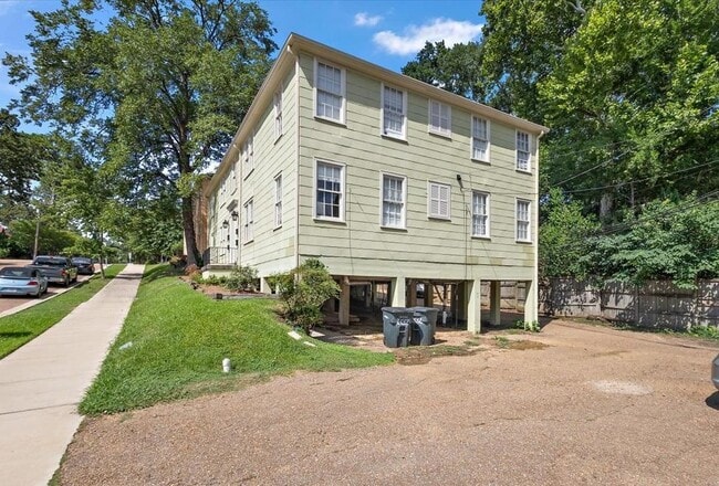 Building Photo - 1332 N Jefferson St