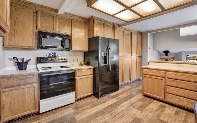 Building Photo - Bright 2-Bed/2-Bath Auburn Home with Sutte...