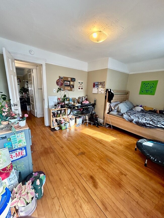 Building Photo - AVAILABLE JUNE 1st - Great 4 Bed, 1 Bath in East Duluth!