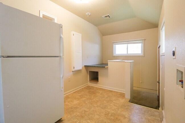 Building Photo - S 55th West Ave Duplex