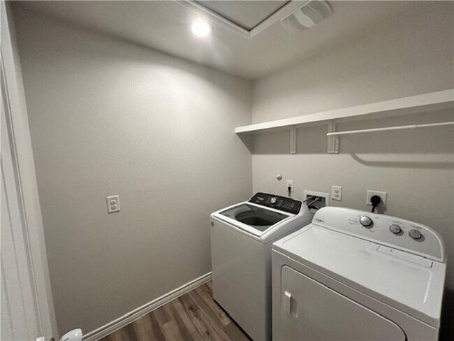 Building Photo - 7726 Lariat Toss Dr