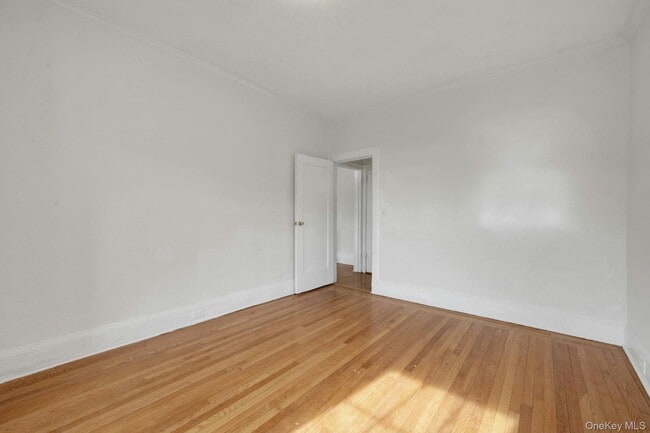 Building Photo - 840 Bronx River Rd